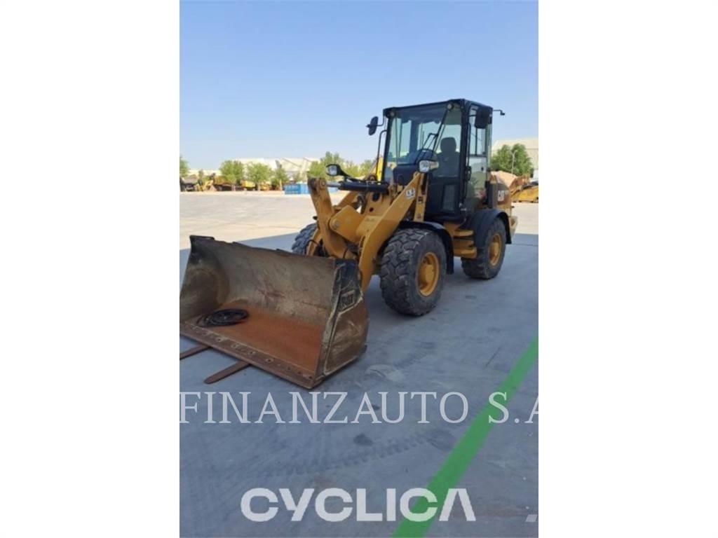 CAT 907M Kolesni nakladalci
