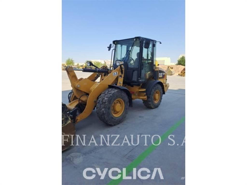 CAT 907M Kolesni nakladalci