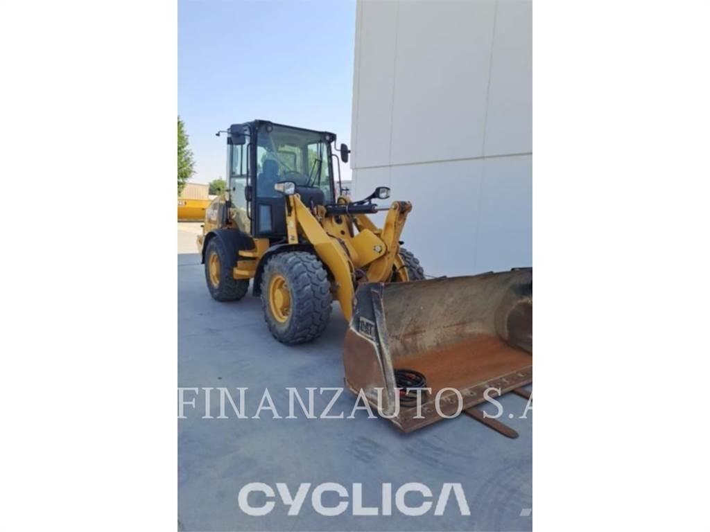 CAT 907M Kolesni nakladalci