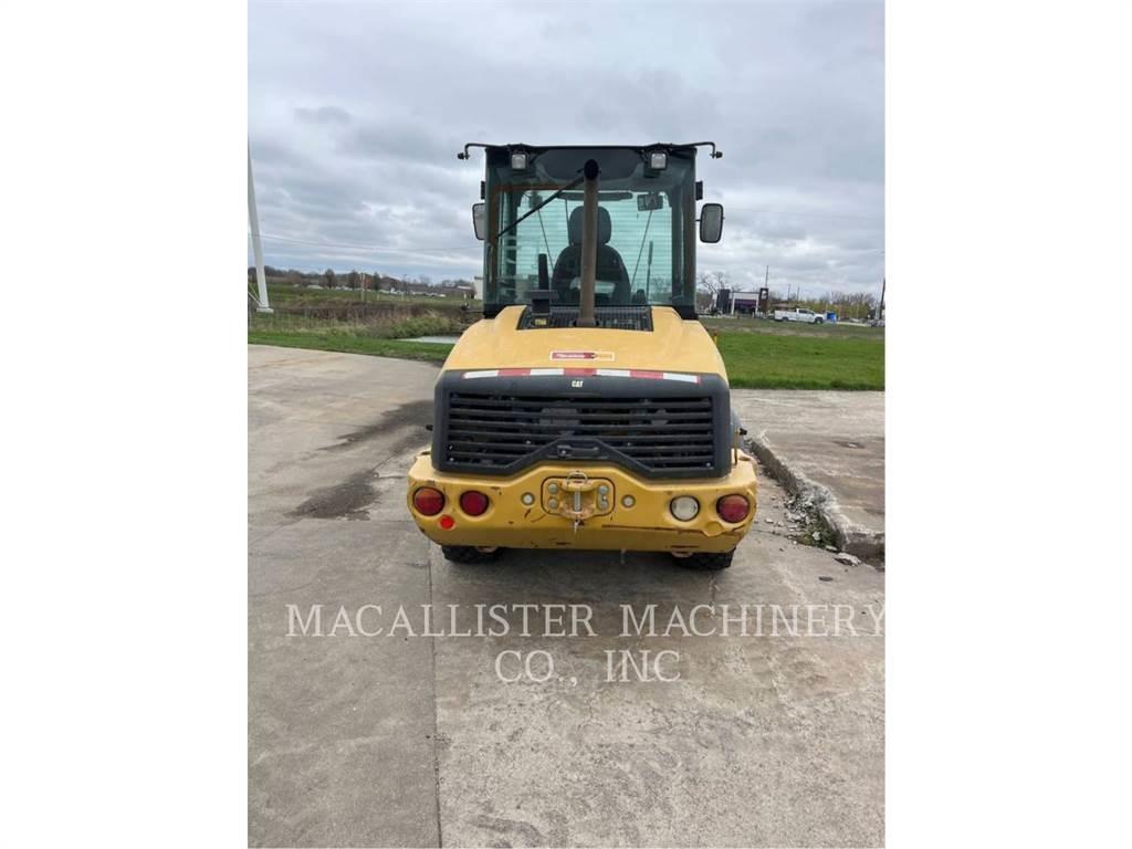 CAT 907M Kolesni nakladalci