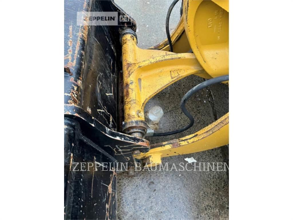 CAT 907M Kolesni nakladalci