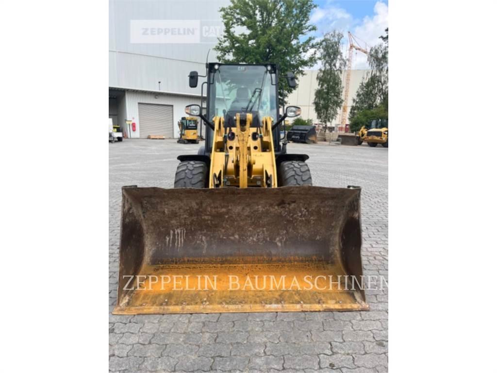 CAT 907M Kolesni nakladalci
