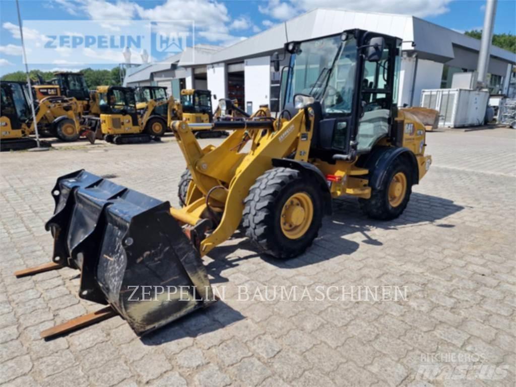 CAT 907M Kolesni nakladalci