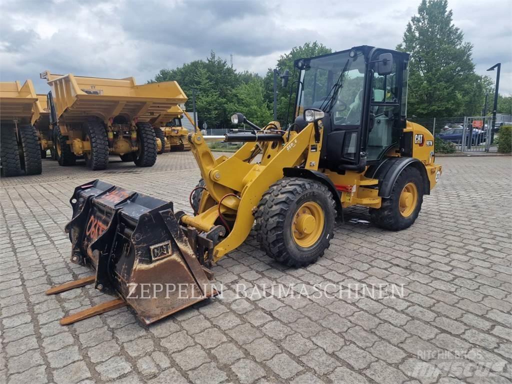 CAT 907M Kolesni nakladalci
