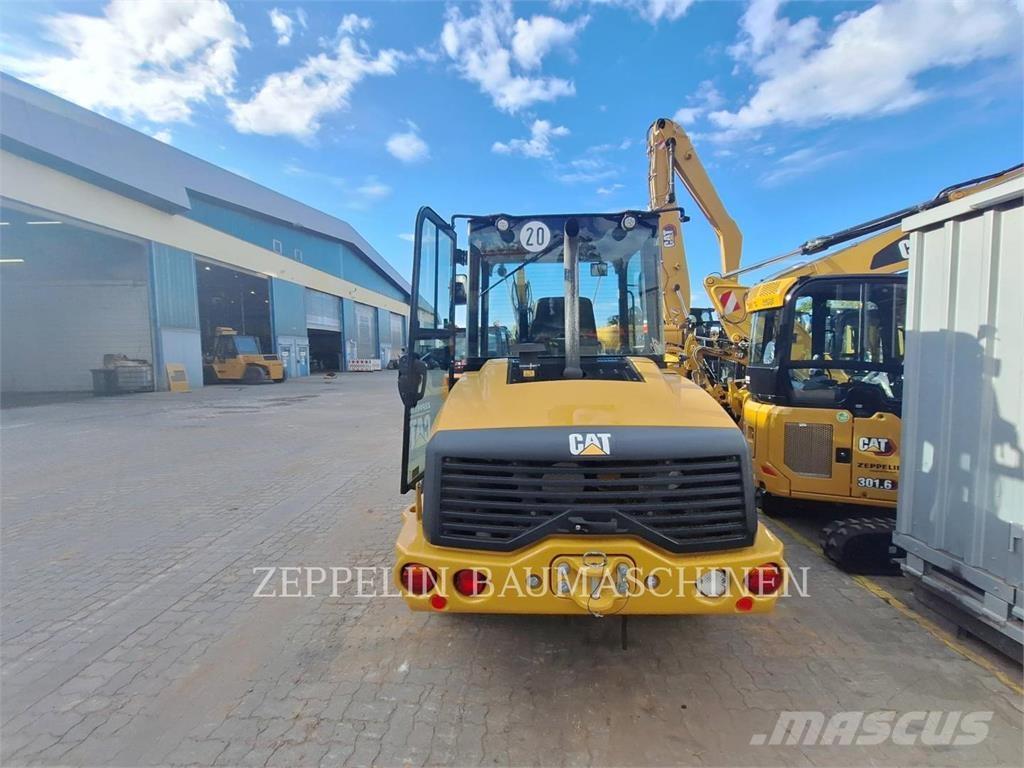 CAT 907M Kolesni nakladalci