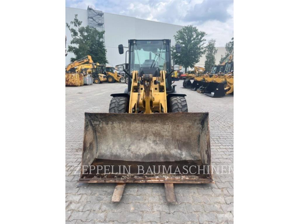 CAT 907M Kolesni nakladalci