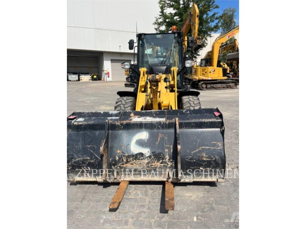 CAT 907M Kolesni nakladalci