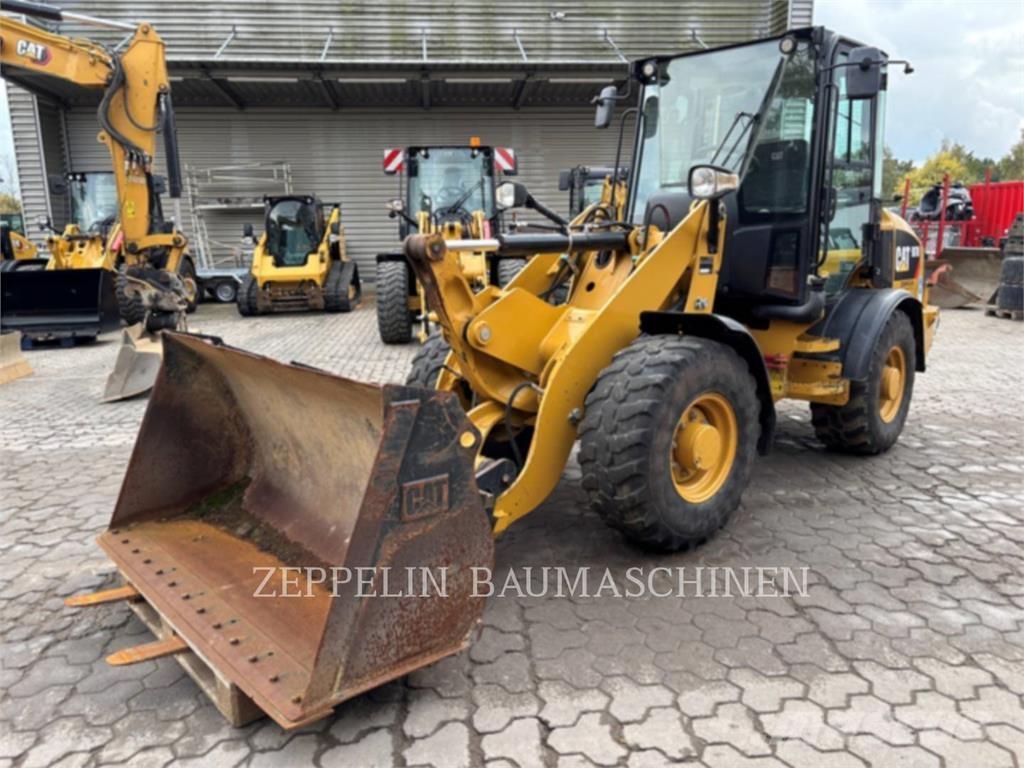 CAT 907M Kolesni nakladalci