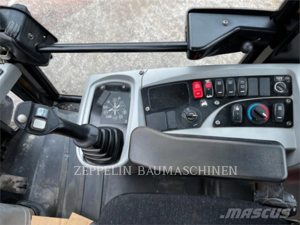 CAT 907M Kolesni nakladalci