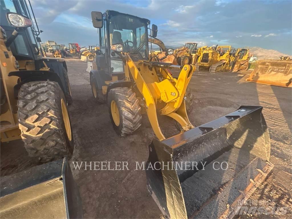 CAT 908 Kolesni nakladalci