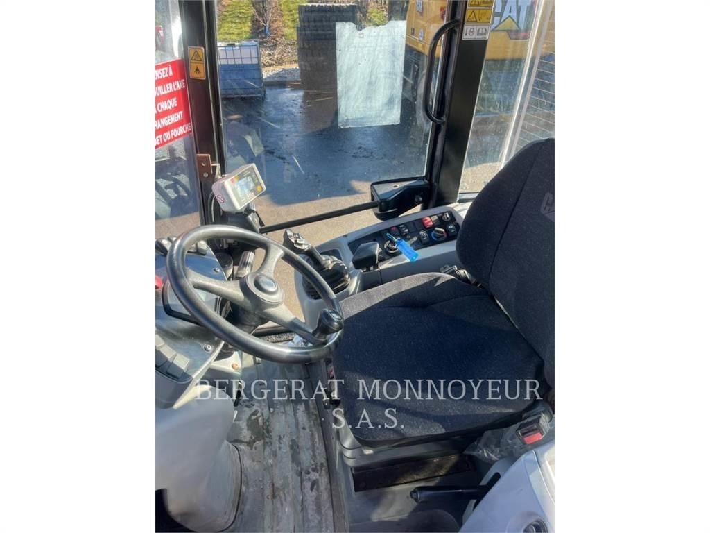 CAT 908 Kolesni nakladalci