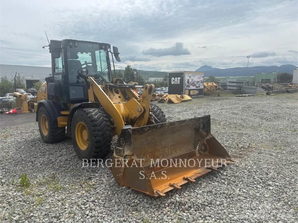 CAT 908 Kolesni nakladalci