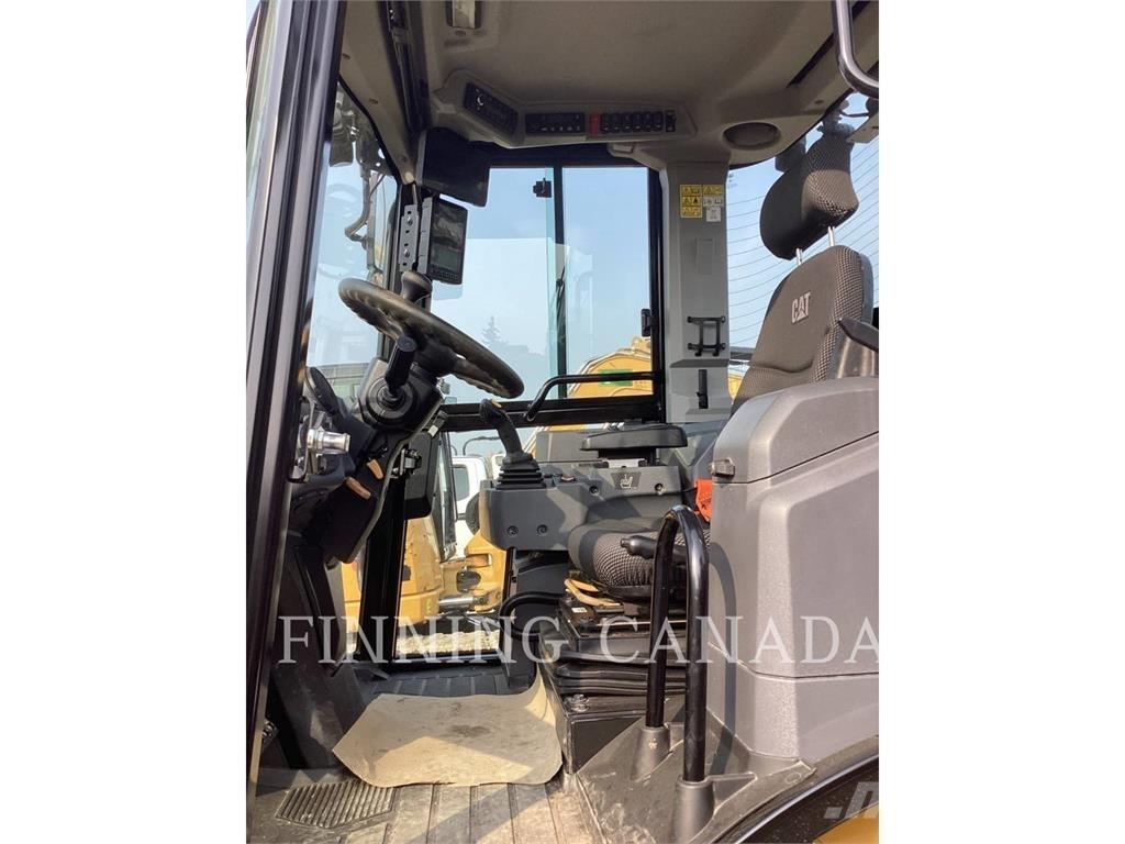 CAT 908 Kolesni nakladalci