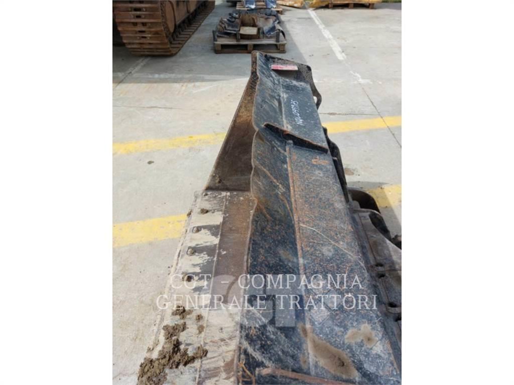 CAT 908 M Kolesni nakladalci