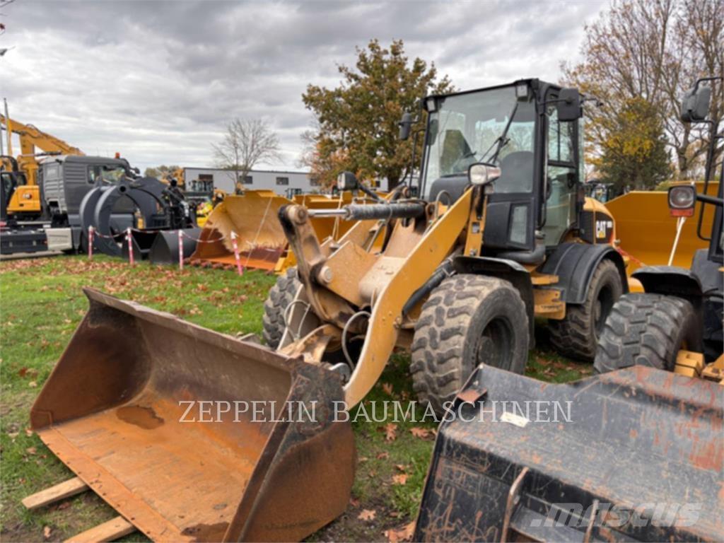 CAT 908H Kolesni nakladalci