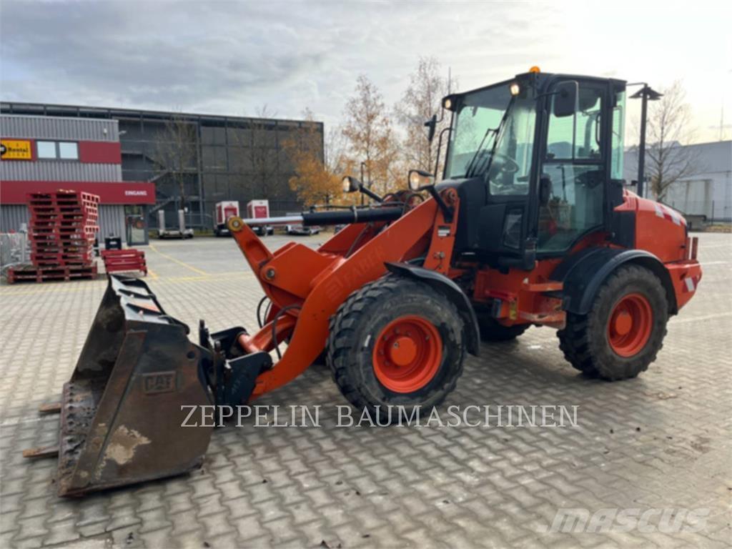 CAT 908H Kolesni nakladalci