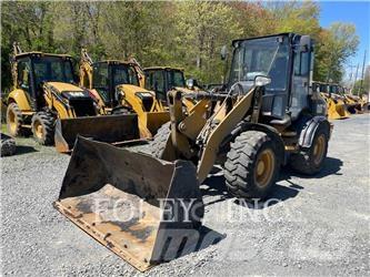 CAT 908H2 Kolesni nakladalci