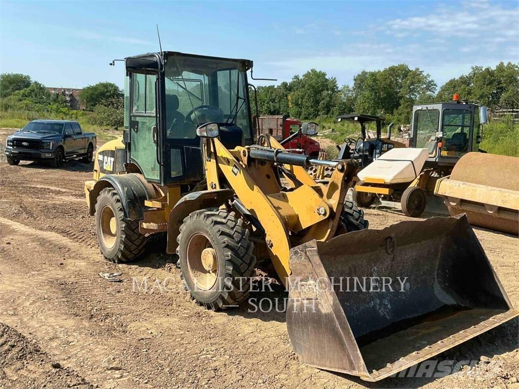 CAT 908H2 Kolesni nakladalci