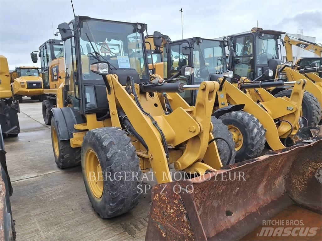 CAT 908M Kolesni nakladalci