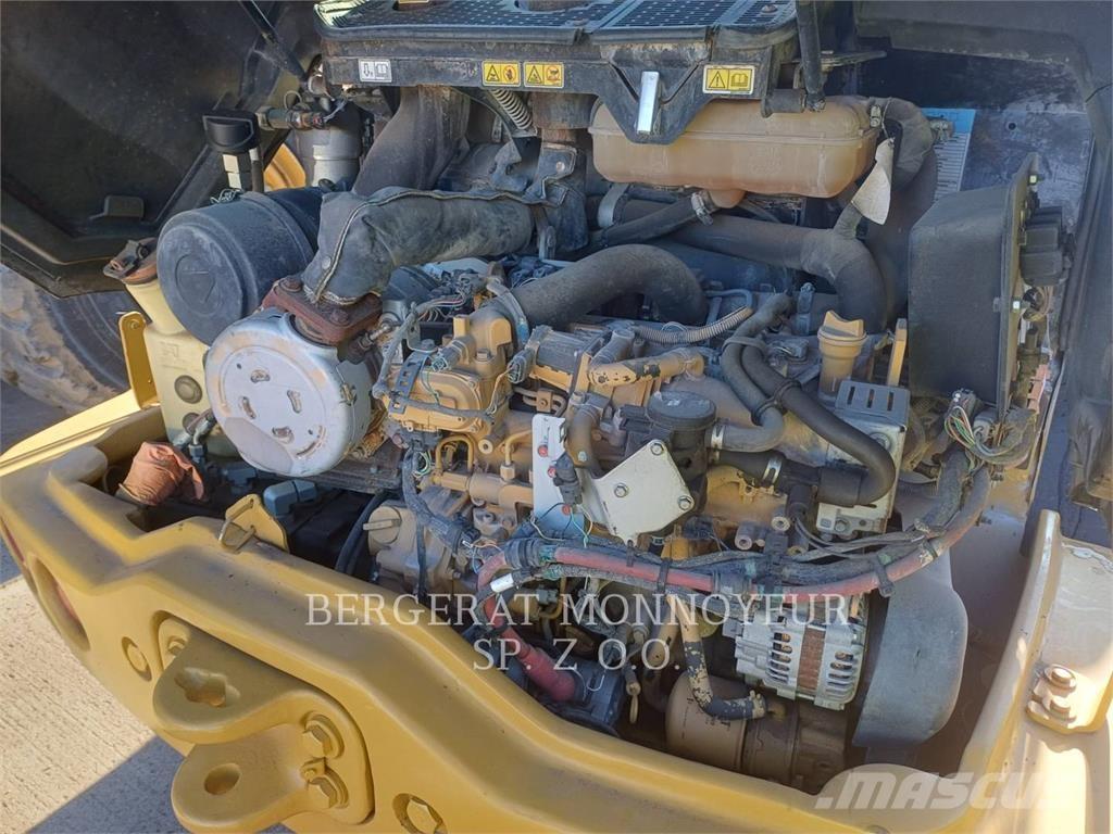 CAT 908M Kolesni nakladalci