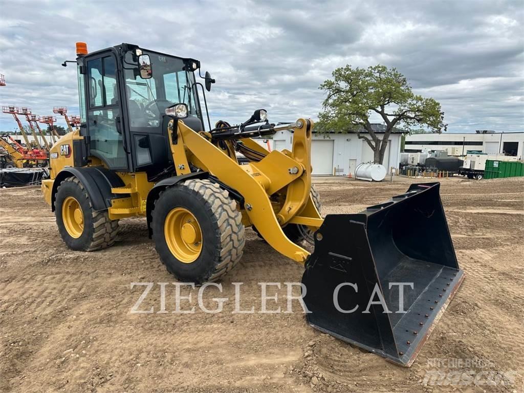 CAT 908M Kolesni nakladalci