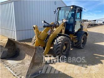 CAT 908M Kolesni nakladalci