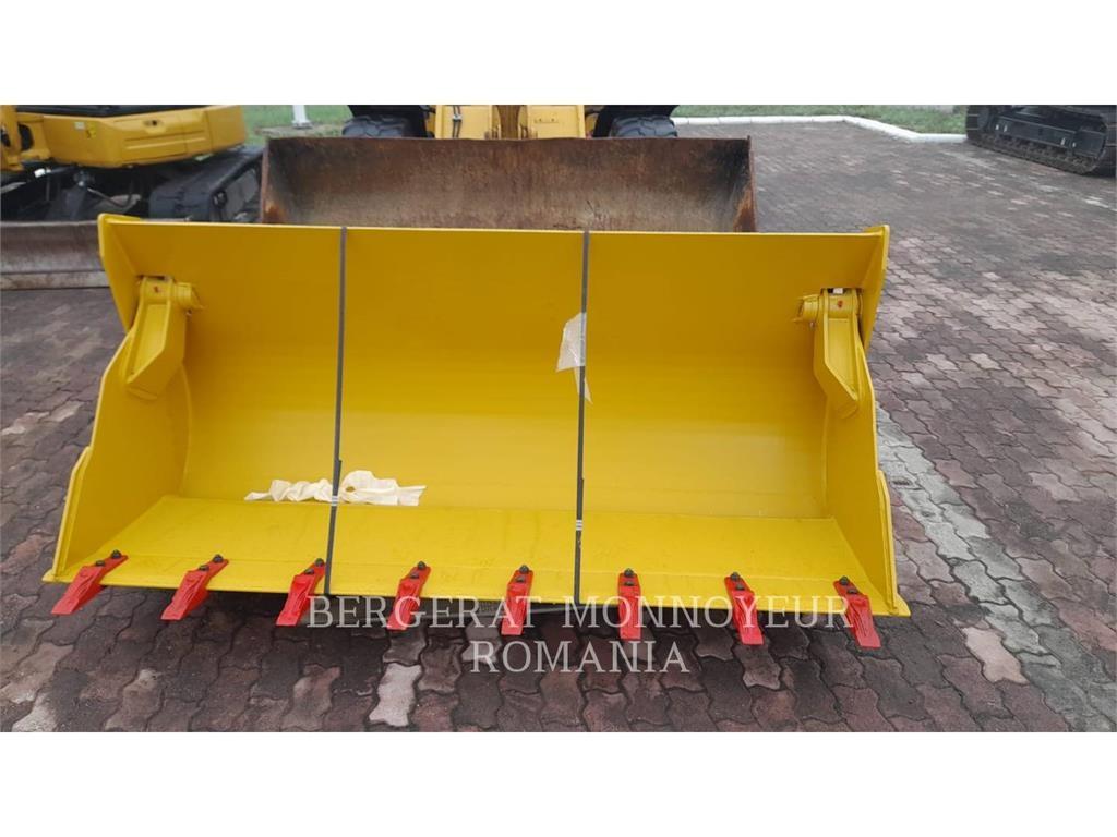 CAT 908M Kolesni nakladalci