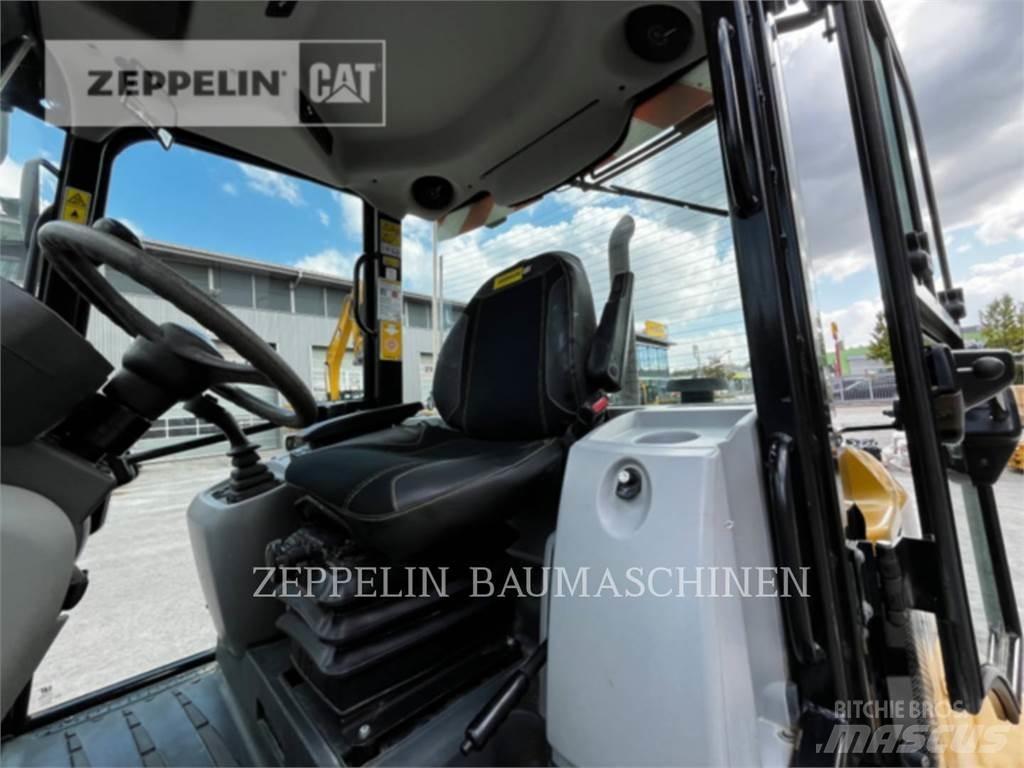 CAT 908M Kolesni nakladalci
