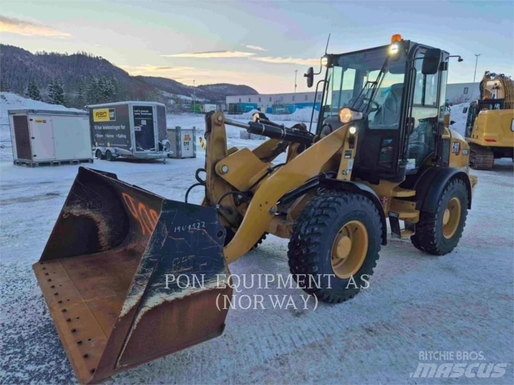 CAT 908M Kolesni nakladalci