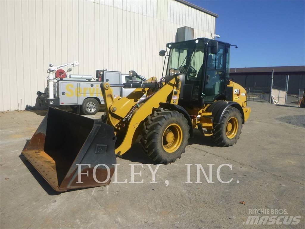 CAT 908M Kolesni nakladalci