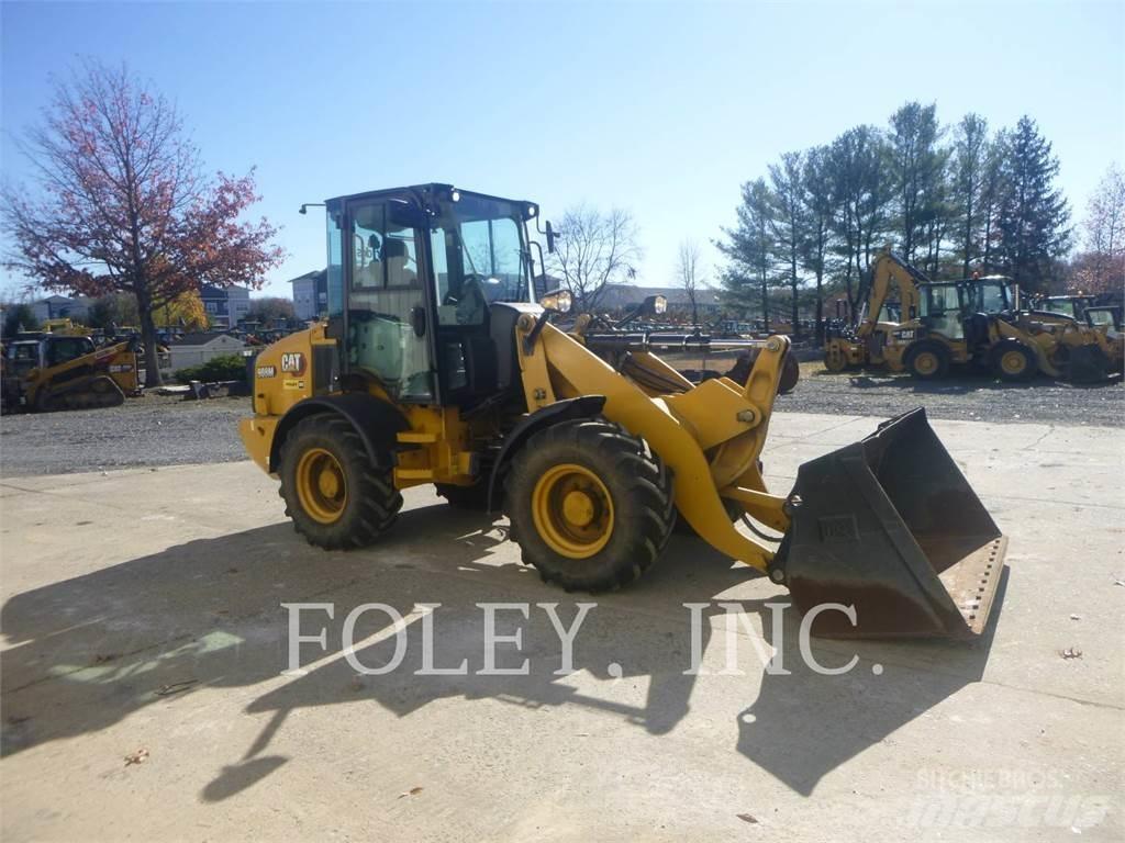 CAT 908M Kolesni nakladalci