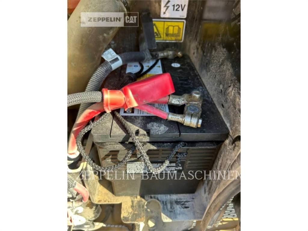 CAT 908M Kolesni nakladalci