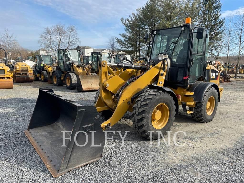 CAT 908M Kolesni nakladalci
