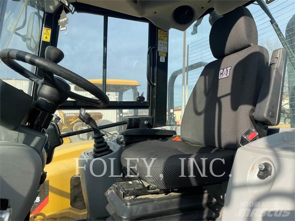 CAT 908M Kolesni nakladalci