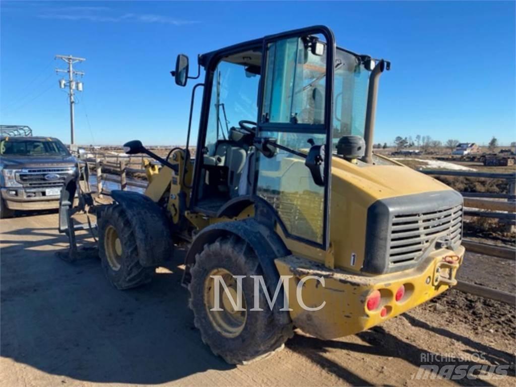 CAT 908M Kolesni nakladalci