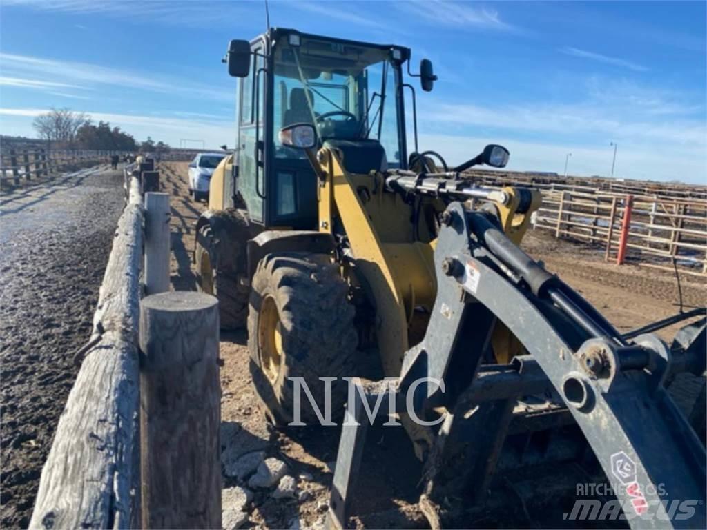 CAT 908M Kolesni nakladalci
