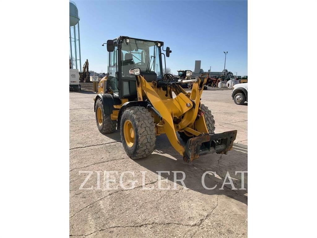 CAT 908M Kolesni nakladalci