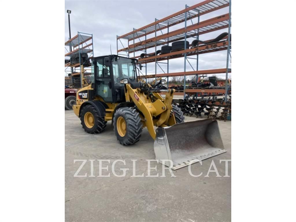 CAT 908M Kolesni nakladalci