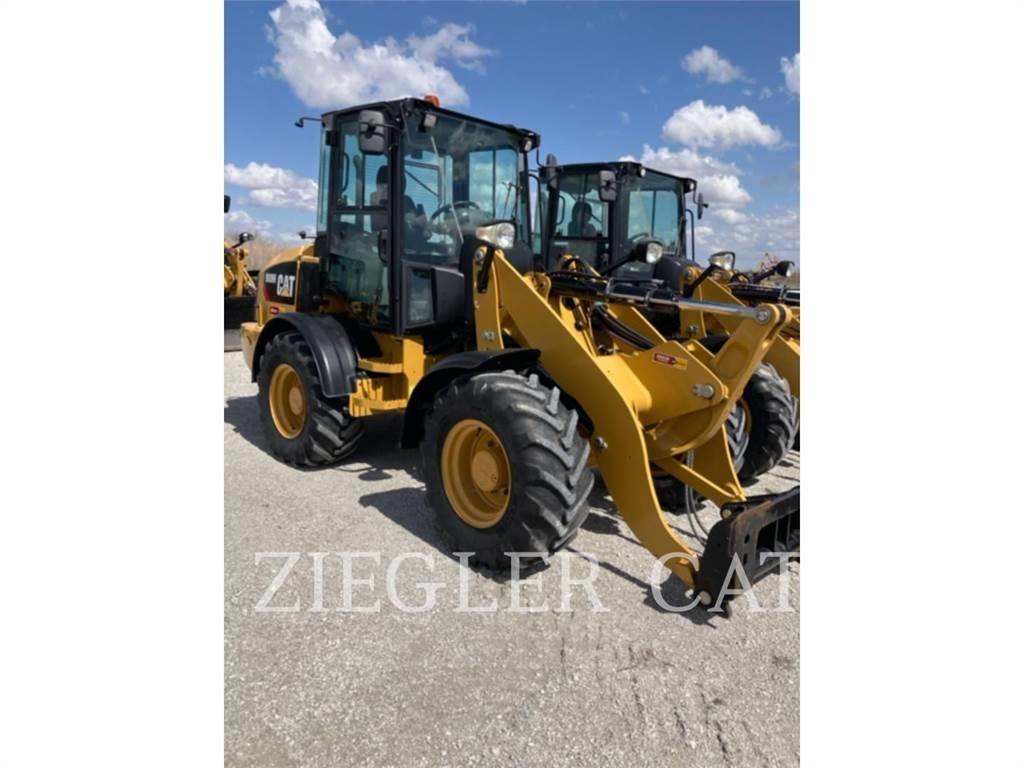CAT 908M Kolesni nakladalci