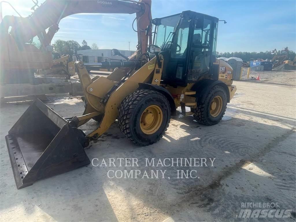 CAT 908M Kolesni nakladalci