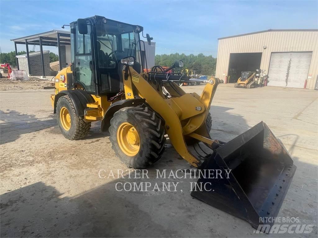 CAT 908M Kolesni nakladalci