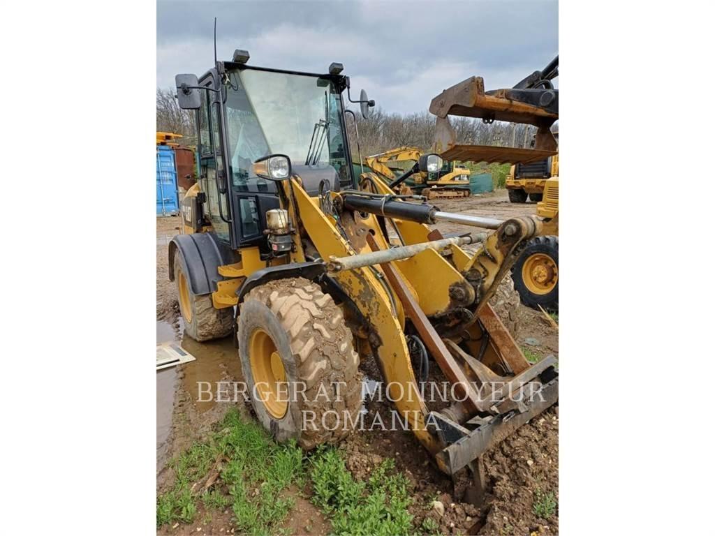 CAT 908M Kolesni nakladalci
