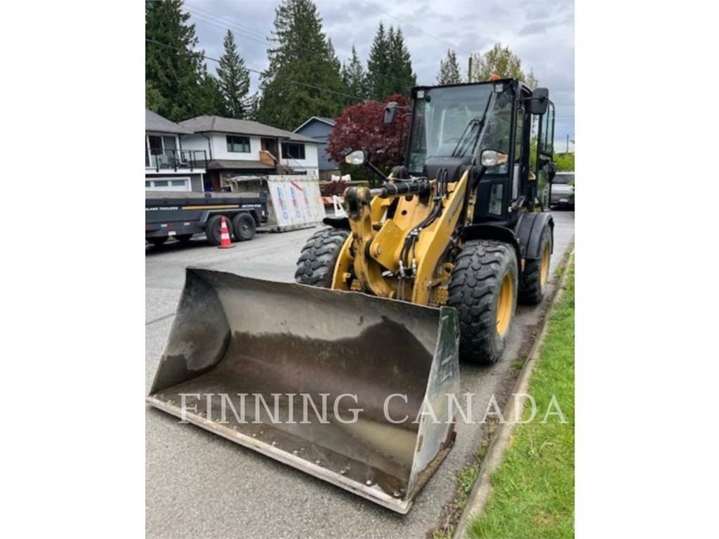 CAT 908M Kolesni nakladalci