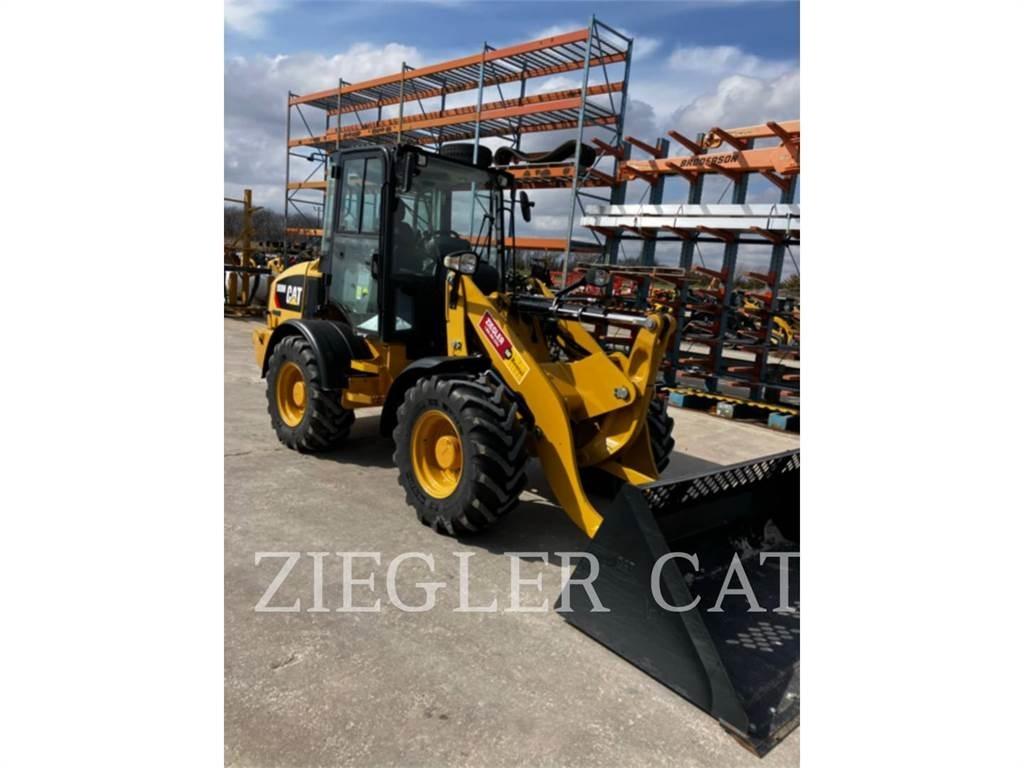 CAT 908M Kolesni nakladalci