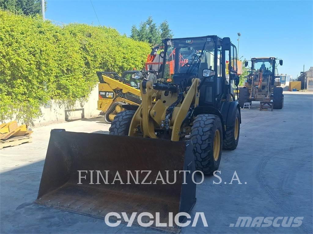 CAT 908M Kolesni nakladalci
