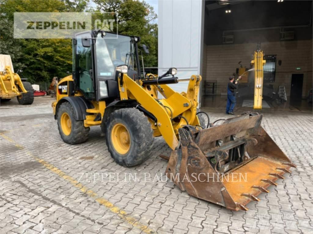 CAT 908M Kolesni nakladalci