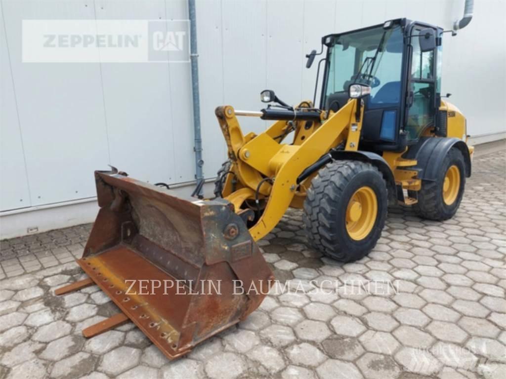 CAT 908M Kolesni nakladalci