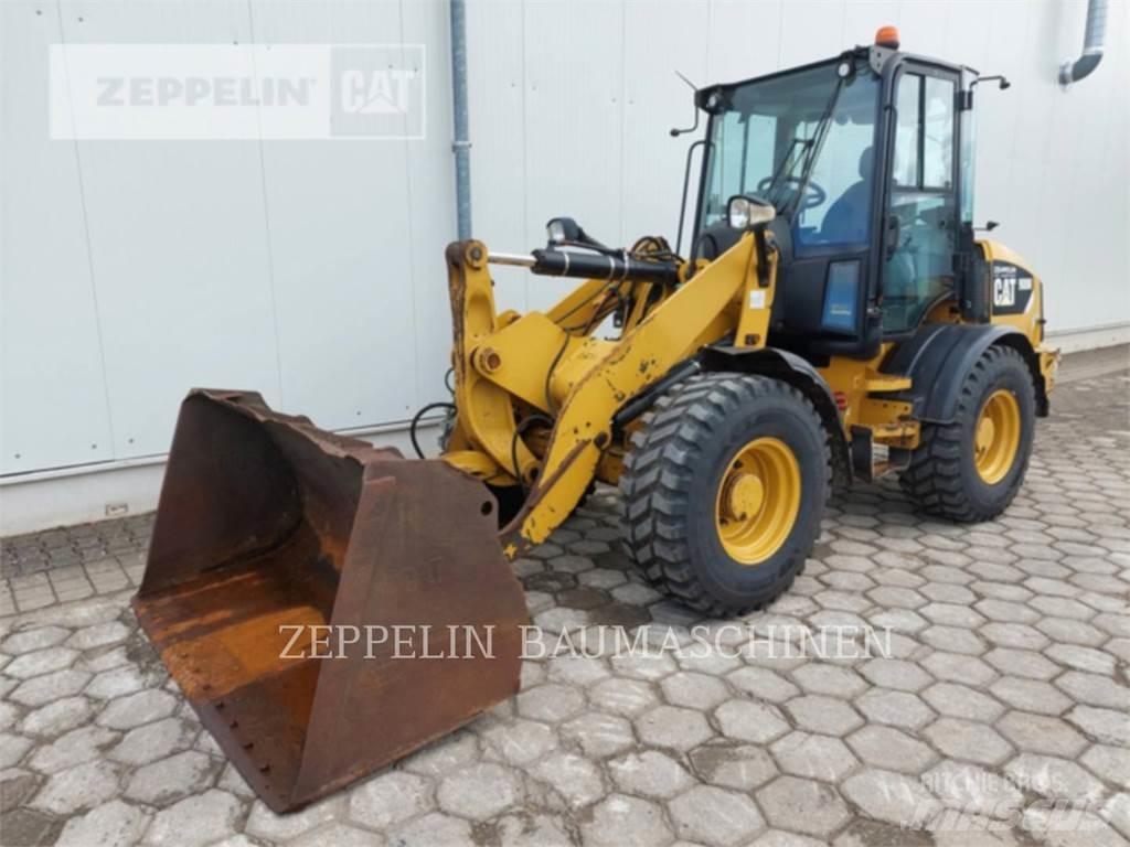 CAT 908M Kolesni nakladalci