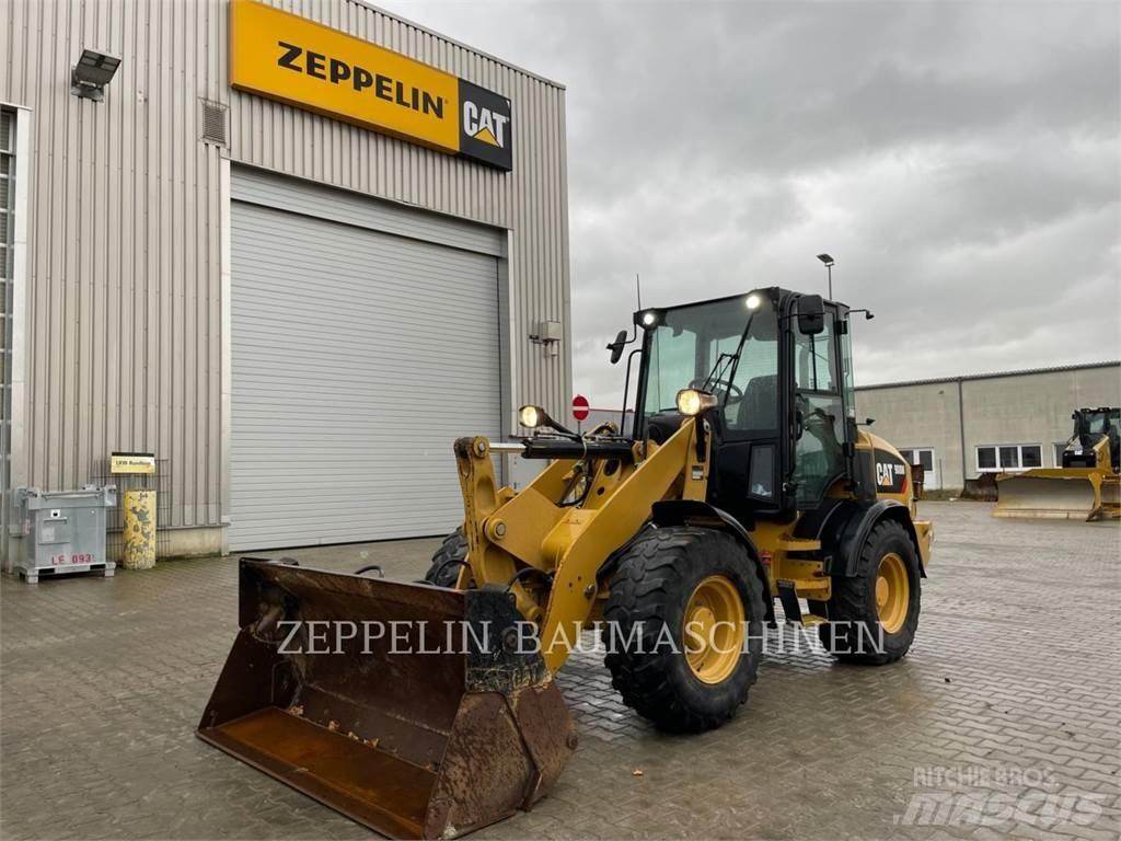CAT 908M Kolesni nakladalci