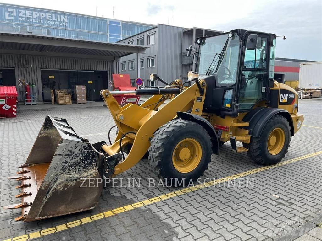 CAT 908M Kolesni nakladalci